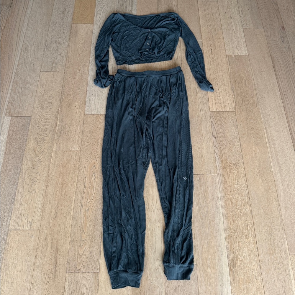 ALO YOGA LOUNGE SET